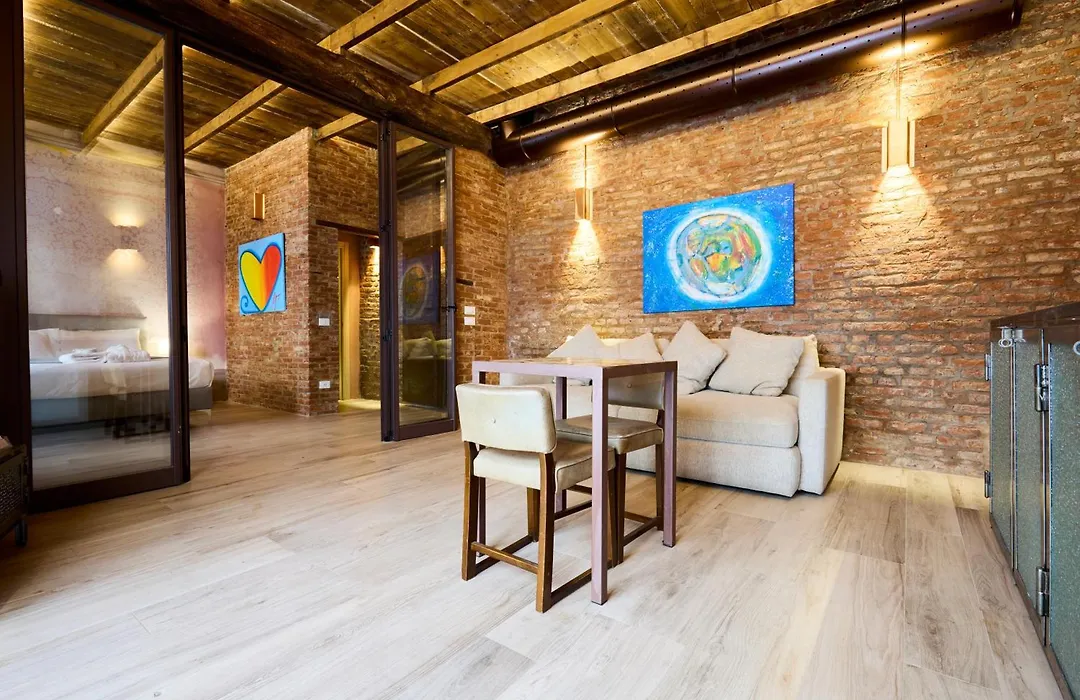 Emme Loft I Red Moon - Chic Design Loft Milan-1