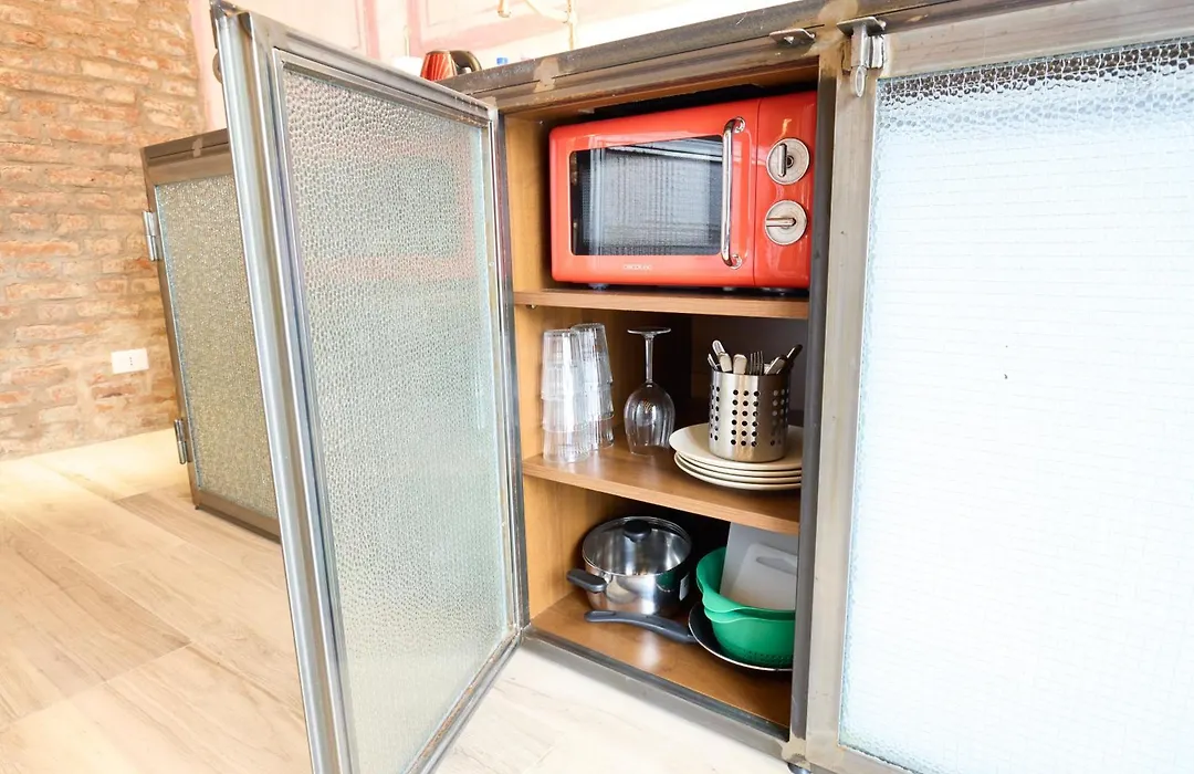 Emme Loft I Red Moon - Chic Design Loft Milan-1